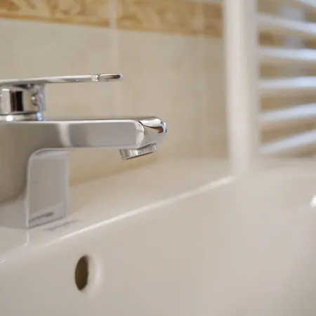 Emilia מלון דירות מודנה