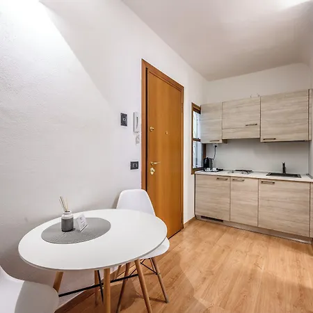 Emilia מלון דירות 3*